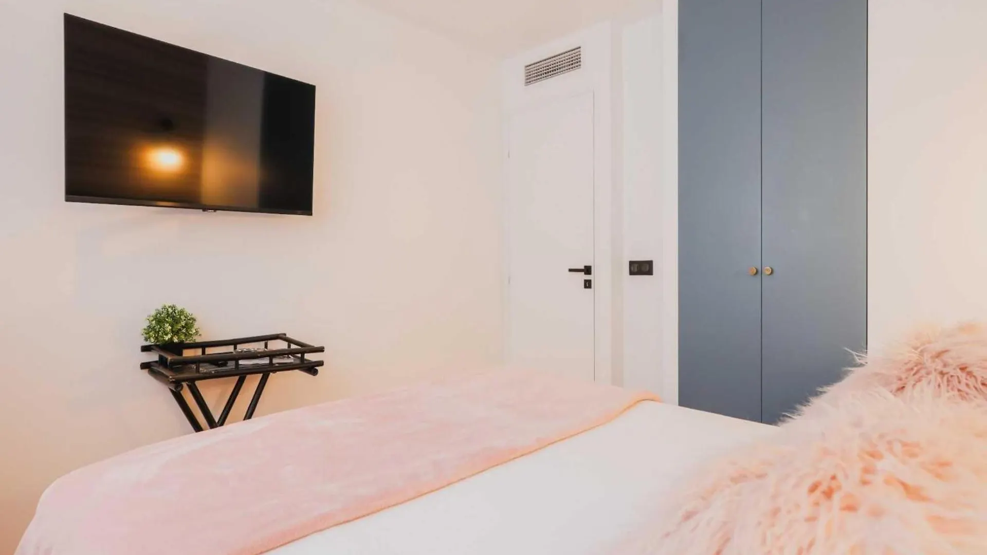 Elegant Apartment - 2Br 6P - Canal St Martin Paris Frankrig