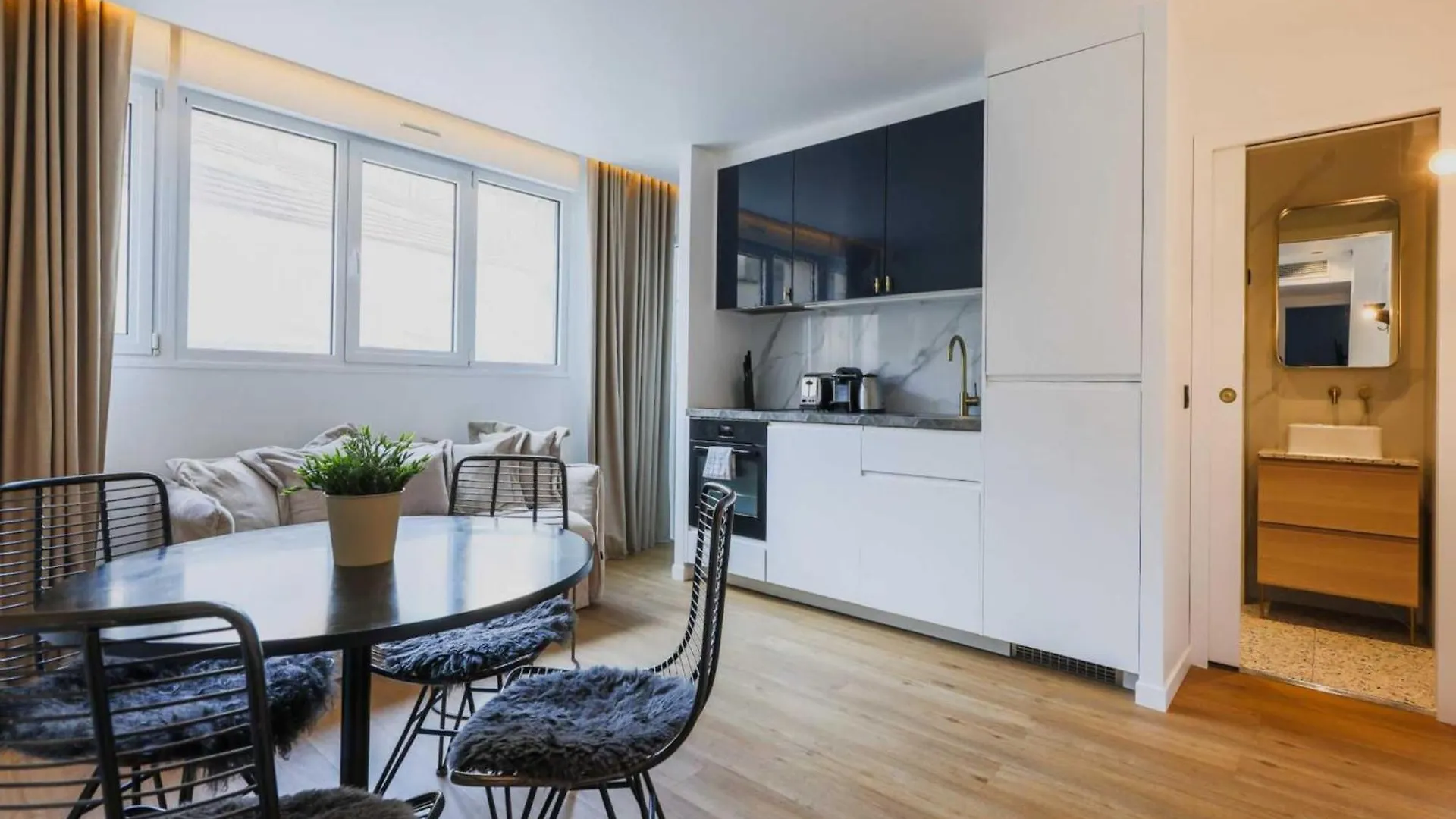 Elegant Apartment - 2Br 6P - Canal St Martin Paris